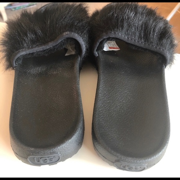 New black Ugg Royale slides - Picture 4 of 4
